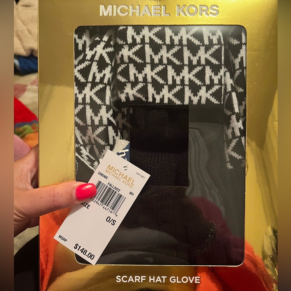 Michael Kors Scarf Gloves Hat set NEW black and white